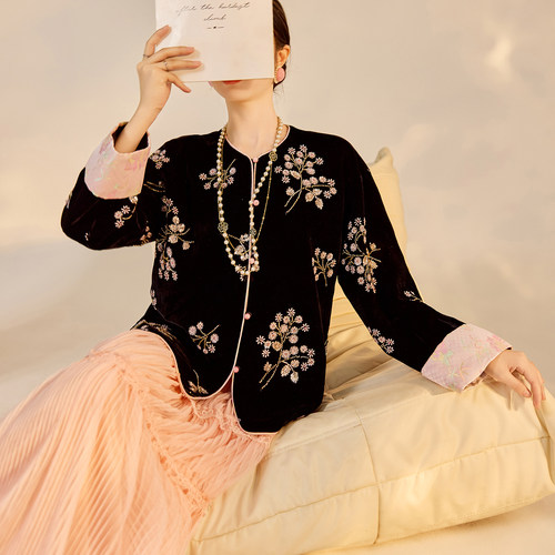 新中式轻奢樱花珠绣设计秋冬外套