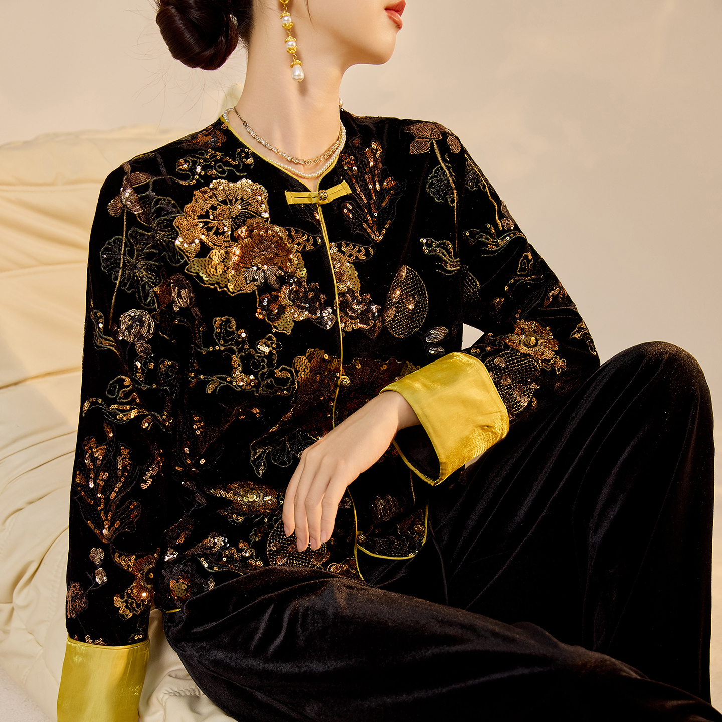 新中式丝绒珠片刺绣重工钉珠外套