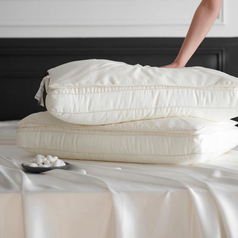 哈佛家品 A类桑蚕丝超柔枕头护颈助睡眠单人立体枕芯分层设计