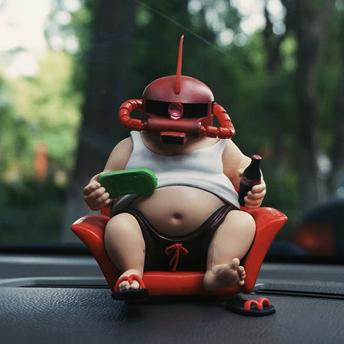 潮玩网红汽车摆件个性呆萌手办车载E公仔模型玩偶电脑桌面装饰品