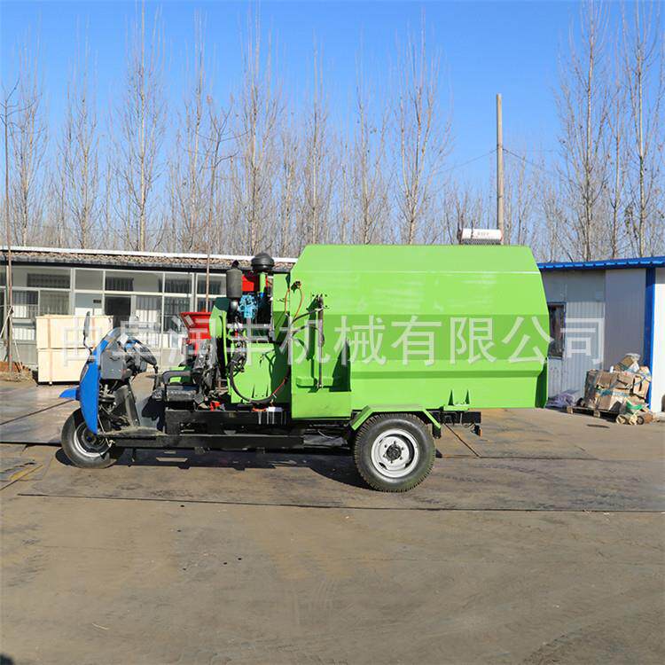 内蒙古牧牛场自MRS撒料车 养殖场场行喂料车 饲养肉牛自动撒走料