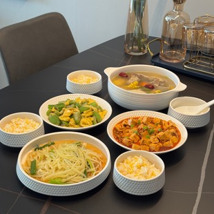 漂亮的碗家用2025新款高颜值米饭碗陶瓷餐具套装碗盘套装高级感