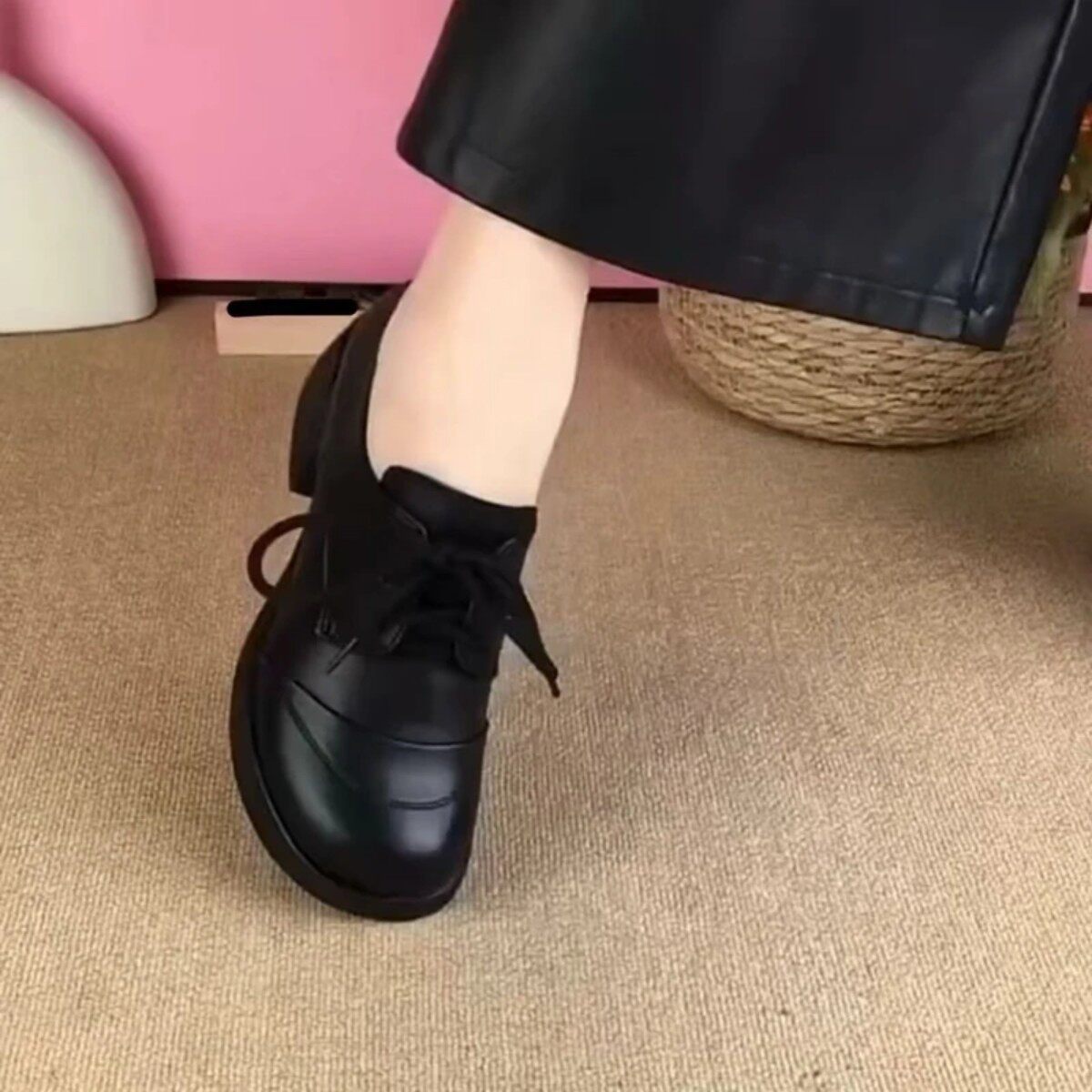 1铂玺鞋业春秋新款软底舒适百搭系带英伦风妈妈单鞋