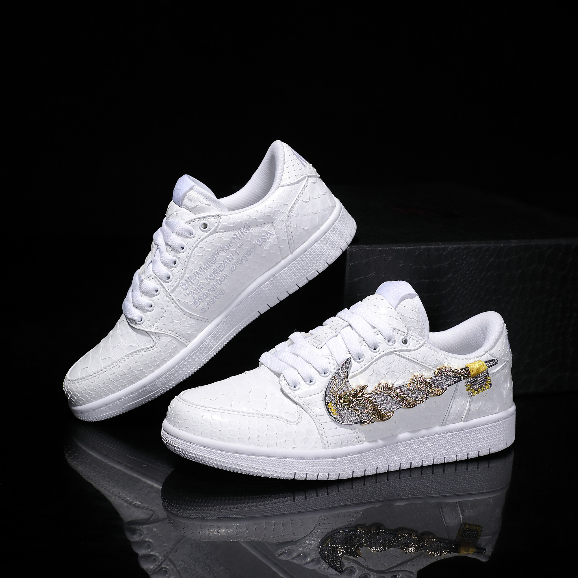 休闲运动 【定制潮鞋】Air Jordan1新款纯白蟒蛇皮男女同款小白鞋
