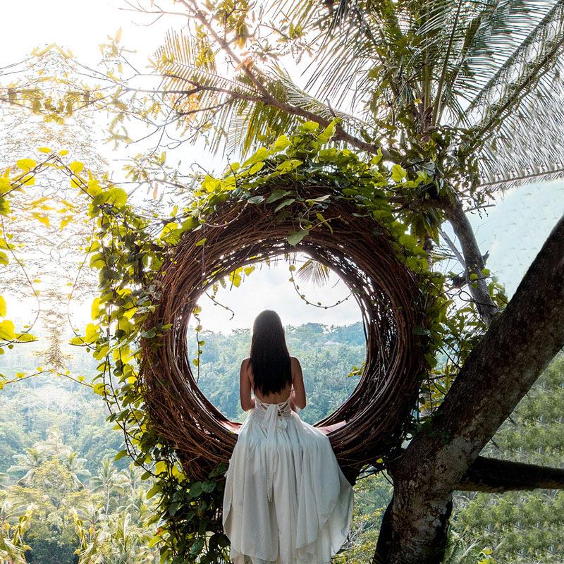 巴厘岛网红鸟巢秋千景区婚纱拍摄道具创意悬挂圆形床户外民宿鸟巢