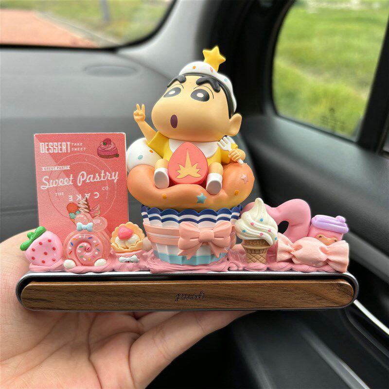 蜡笔小新汽车摆件仪表台车载停车号码牌挪高级感创意个性车内装饰
