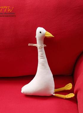 网红暖暖的萌萌可爱小白鸭柔软布艺卡通公仔摆件抱枕靠枕礼物装饰
