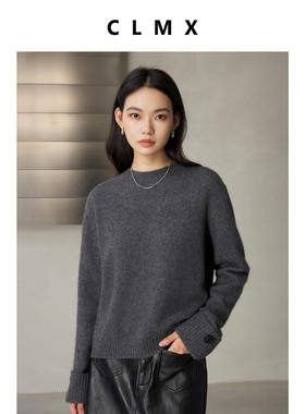 CLMX细腻亲肤26支羊毛兔毛混纺纱线时装感翻折边扣饰袖型圆领毛衣