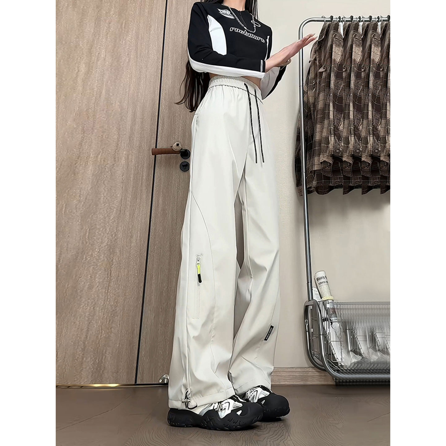 米白色防水硬壳冲锋裤男女秋季山系机能伞兵工装裤户外徒步登山裤