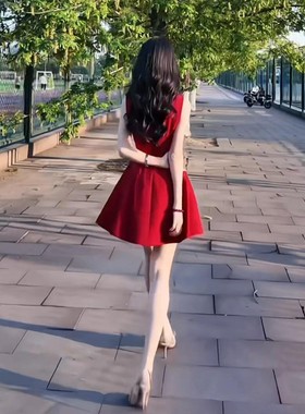 红色无袖连衣裙女富家千金绝美轻奢显瘦短裙子战袍法式贝微微同款