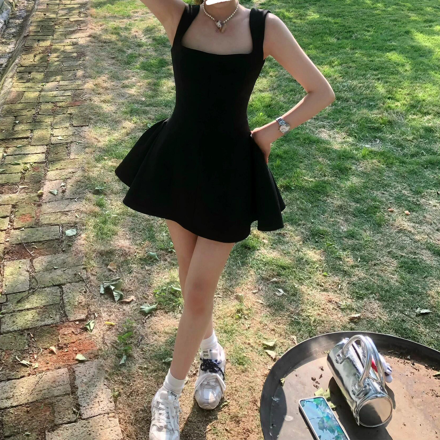 黑色吊带连衣裙女短款夏日绝美小裙子特别漂亮掐腰套装小黑裙千金