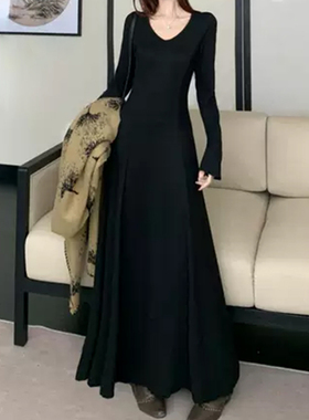 黑色v领针织连衣裙女加长版高个子冬装长裙子秋冬季修身喇叭长袖