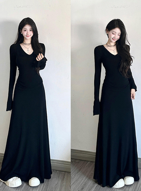 黑色法式生日长袖连衣裙女针织秋冬季修身长裙子冬装高级感小黑裙