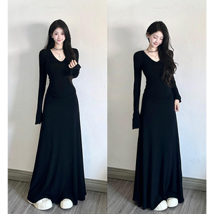 黑色高级感v领连衣裙女针织秋冬季 长裙子内搭赫本风小黑裙 修身