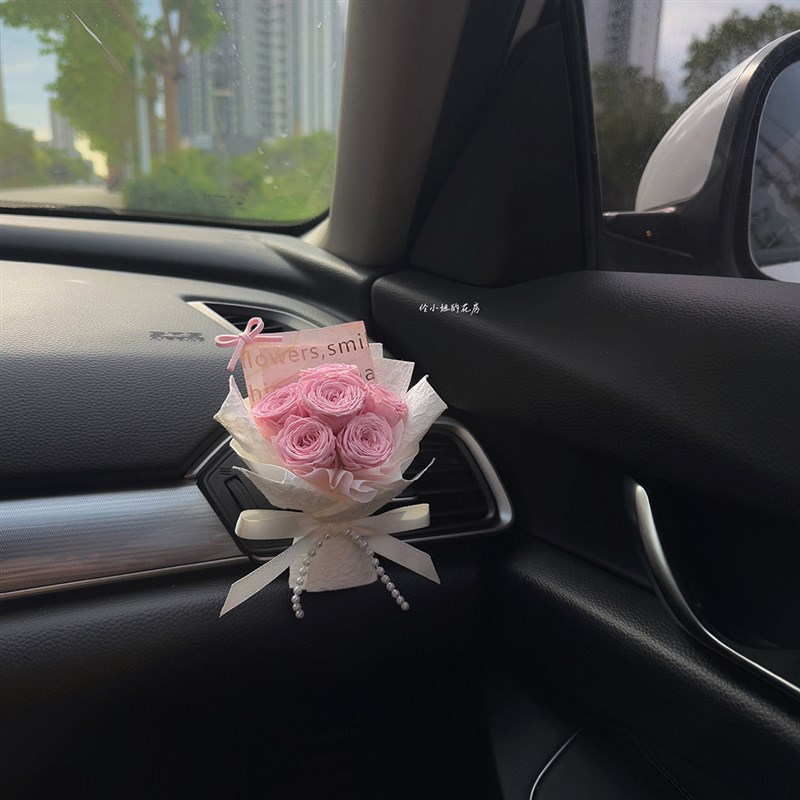 车载香薰出风口装饰真花小花束空调口香氛创意玫瑰永生花饰品摆件
