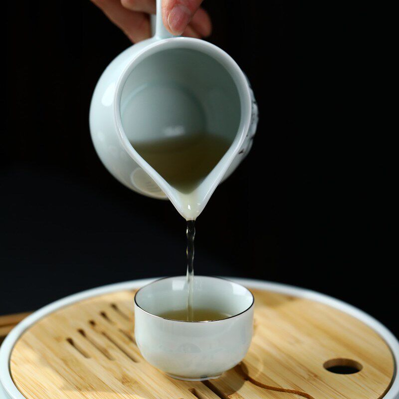 景德镇青瓷浮雕功夫茶具套装手绘描金茶壶盖碗茶杯茶盘整套礼盒装