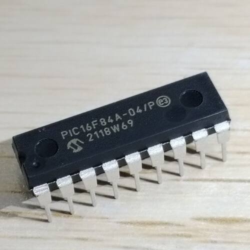 PIC16F84A-04/P集成电路IC芯片电子元器件集成块直插DIP18