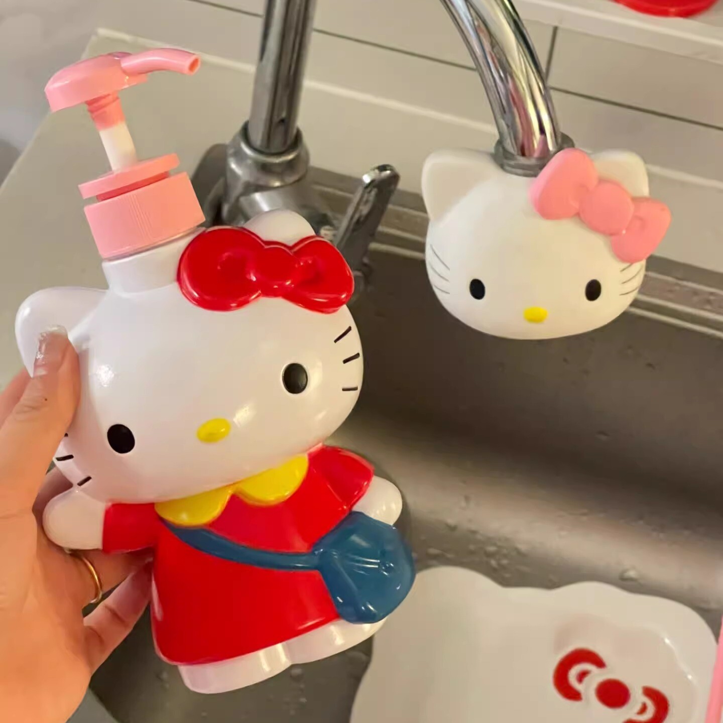 hellokitty按压分装瓶洗发水沐浴露洗手液瓶子高颜值乳液器浴室