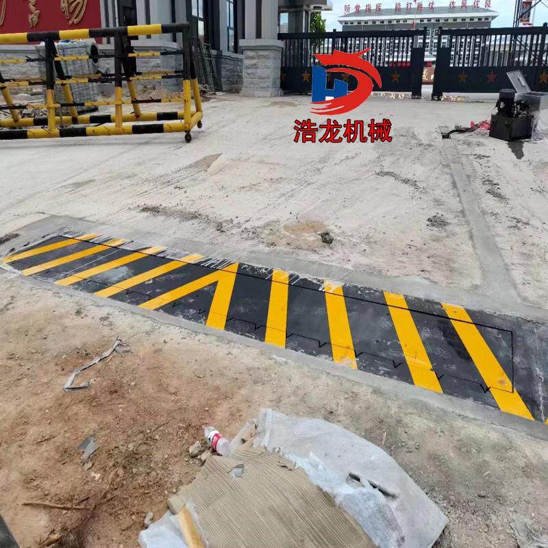 路障机电动挡车器全自动液压翻板路障液压升降板阻车定制生产厂家