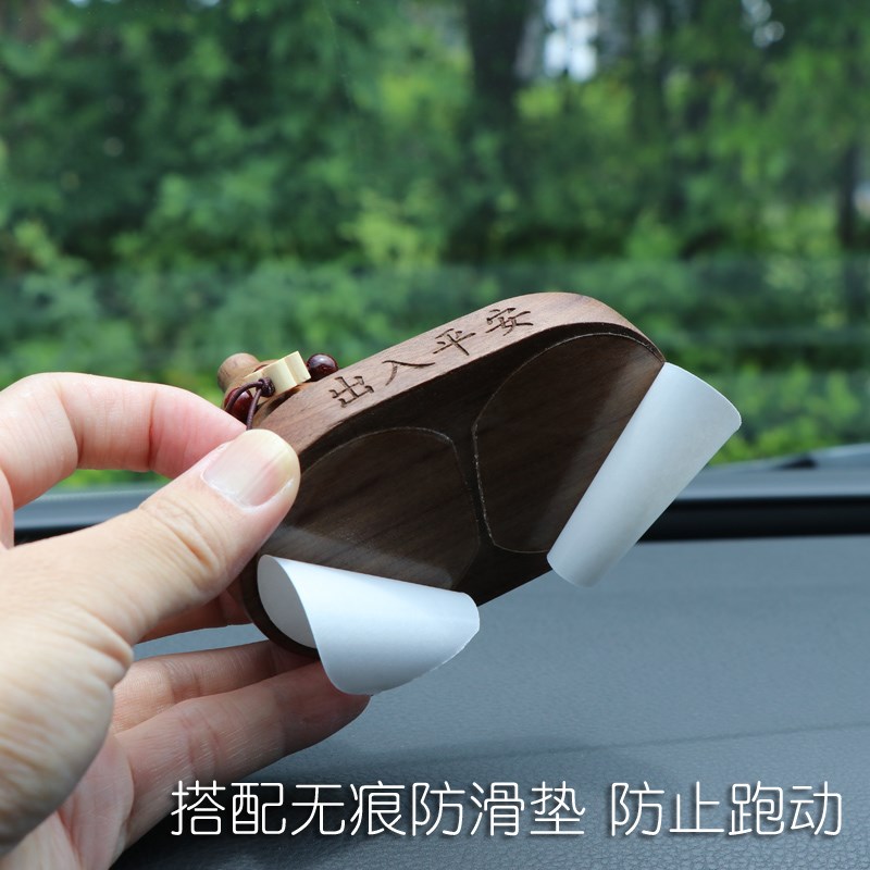 一鹿平安车载香薰汽车摆件高档车内中控台出入平安装饰品