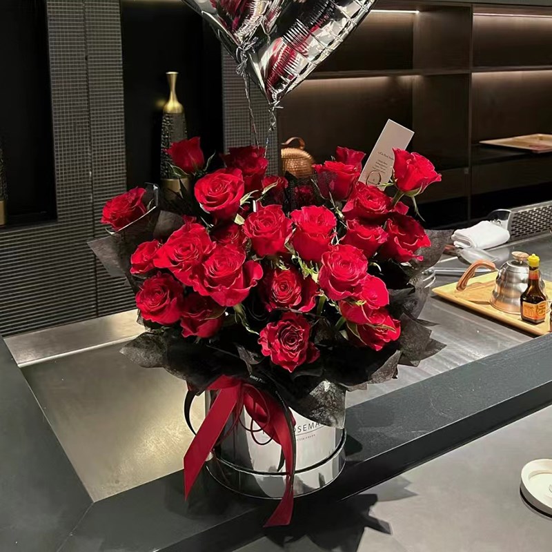 北京天津生日鲜花速递同城花店配送网红气球抱抱桶玫瑰花束送女友