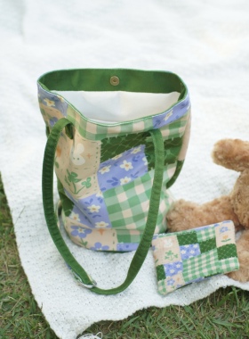 盾盾熊原创水桶包绿色小兔插画百搭女士爆款通勤款单肩斜挎单肩包