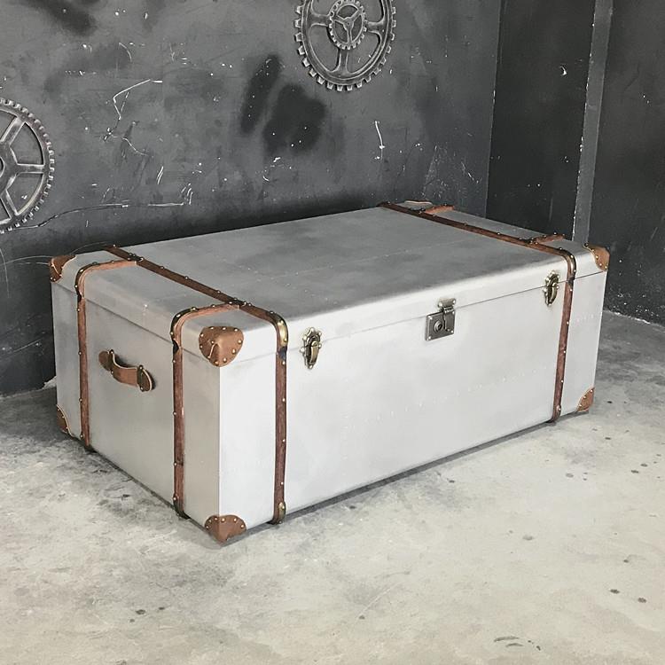LOFT工业风方形做旧金属铆钉茶几