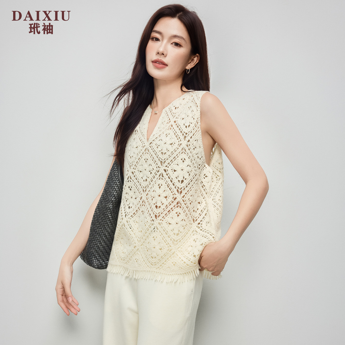 DAIXIU100羊毛重工流苏刺绣V领