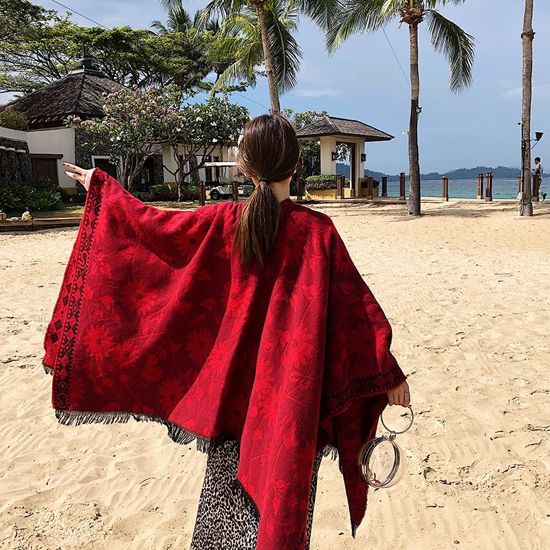 新疆旅游红色为披肩保暖加厚款民族风印花围巾女沙滩度假斗篷外搭