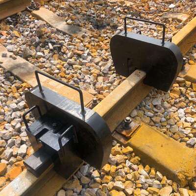 火车撞轨器 60钢轨撞轨器 双斜铁钢轨撞轨器