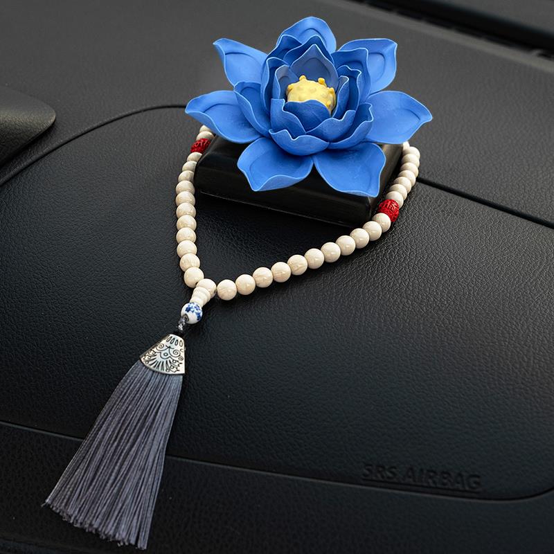 车内饰品摆件2024新款女士高级感车载饰品中控台汽车装饰品莲花