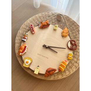 现代简约家用挂墙装 DIY小面包时钟北欧实木挂钟客厅创意个性 饰品