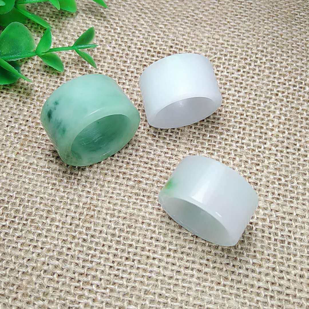 玉器冰润翡翠扳指 时尚原色翡翠扳指