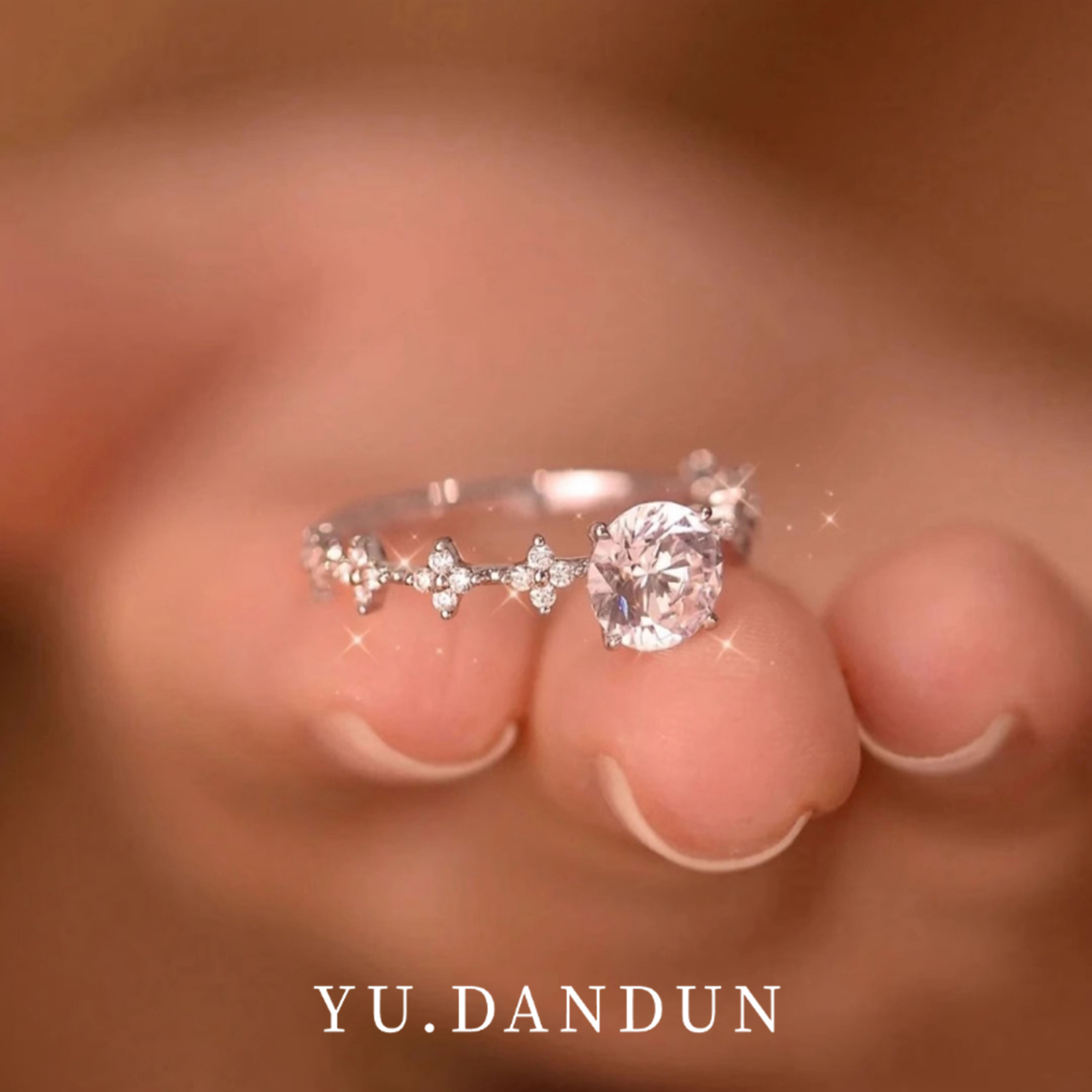 莫桑戒指50分钻小镶嵌花朵