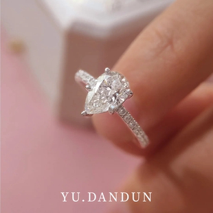 YUDANDUN莫桑戒指1克拉水滴形钻戒五爪镶嵌围镶精致轻奢简约女