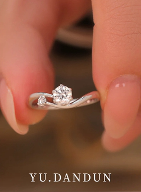 YUDANDUN莫桑戒指1克拉爆闪六爪钻戒精致时尚轻奢日常通勤简约女