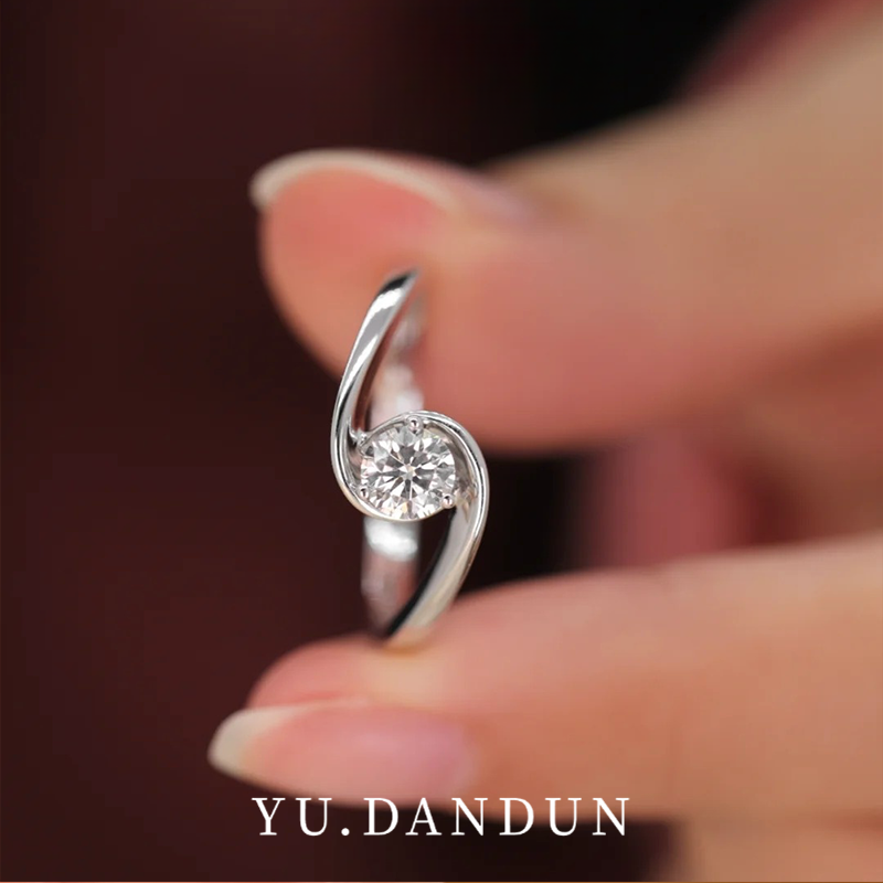 YUDANDUN莫桑戒指50分扭臂泡泡钻戒单钻镶嵌日常通勤简约百搭女
