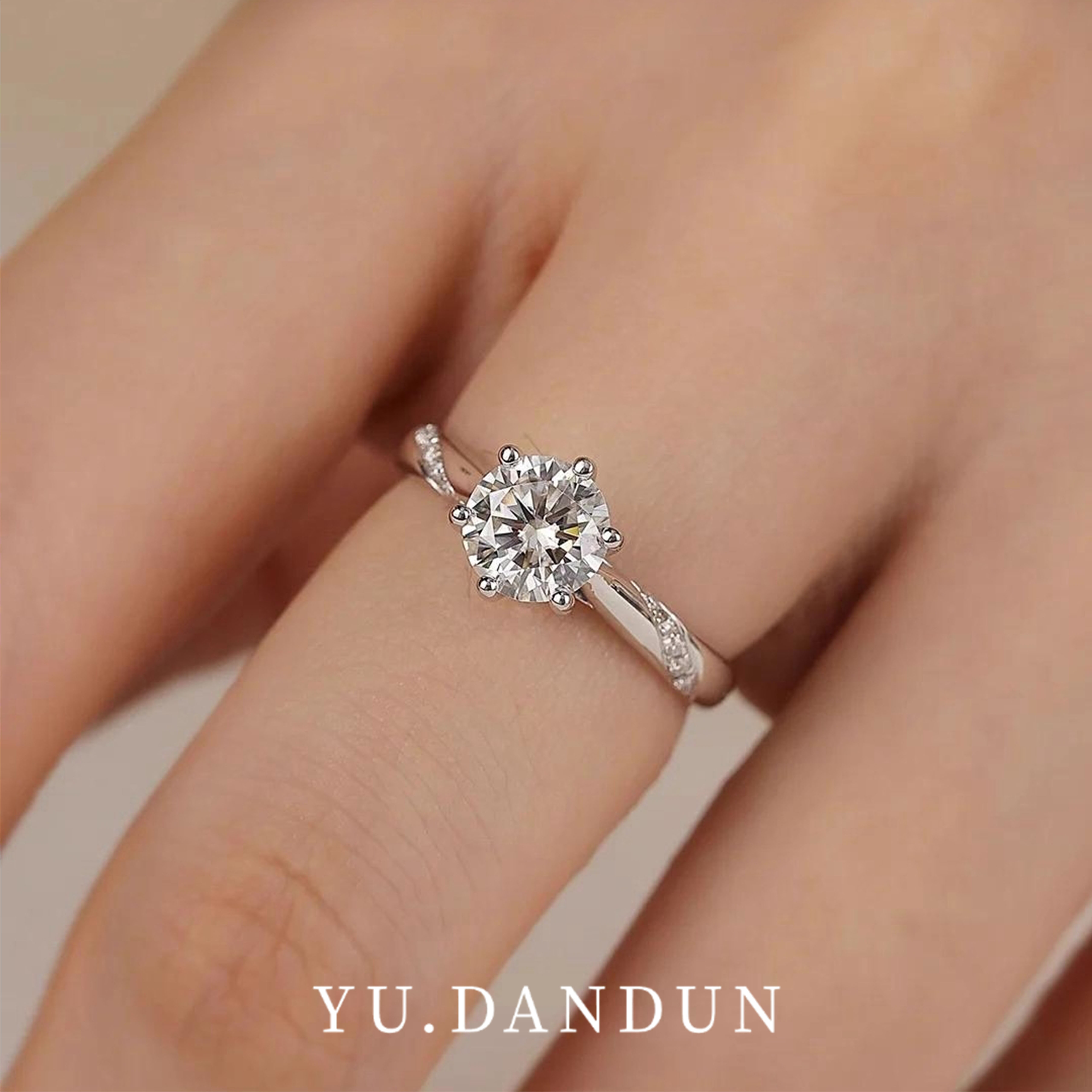 莫桑戒指1克拉六爪钻通灵款