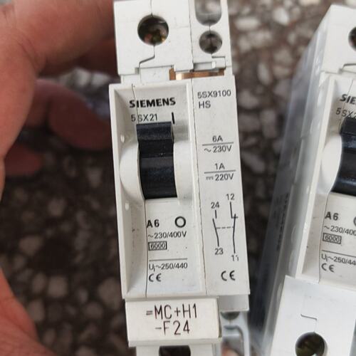 议价5SX21断路器，6A，230V，带辅助触点5SX91