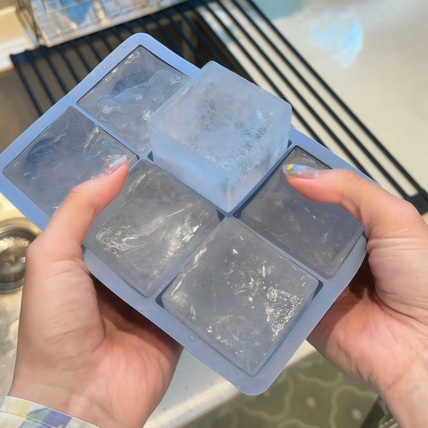 冰格大块冰块模具食品级硅胶制冰盒制冰储存盒家用冰箱冻冰块神器
