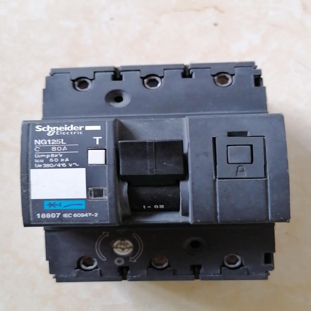 施耐德断路器 NG125L C80A1只280元只议价