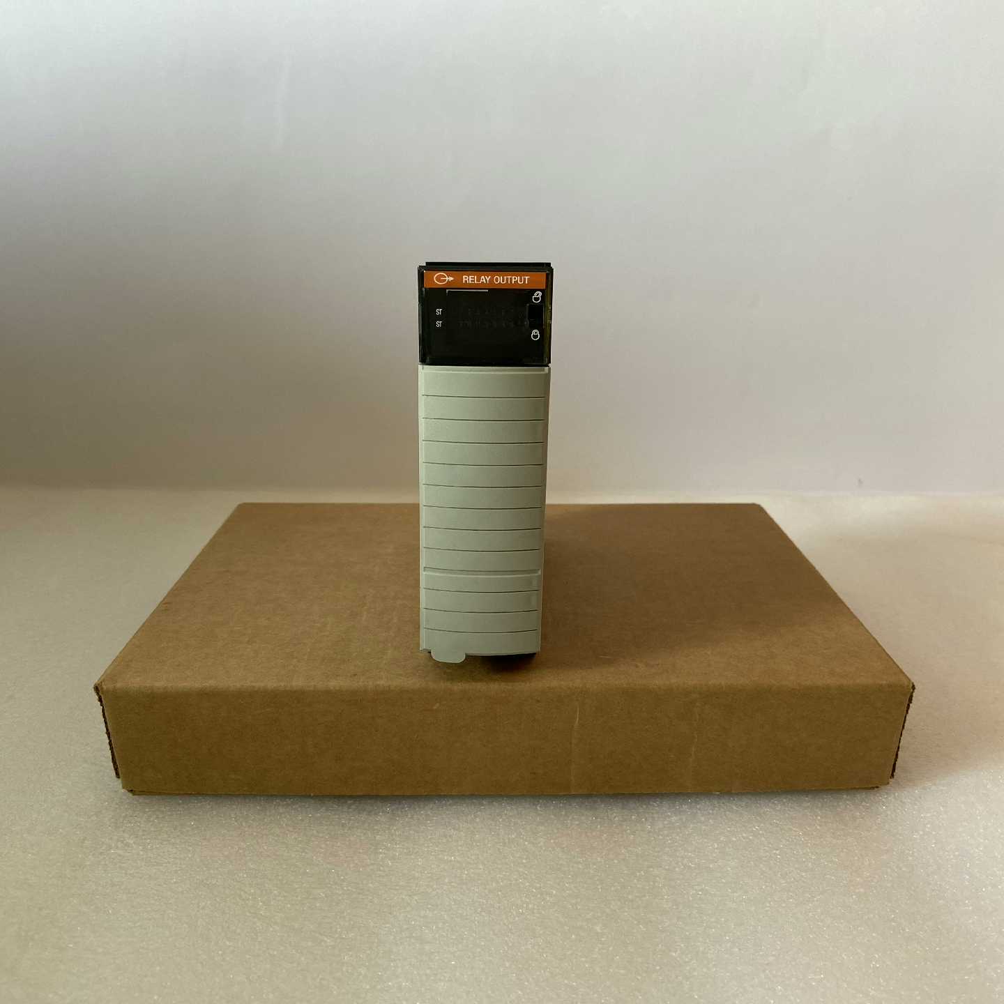 ALLEN BRADLEY 1756-OW16I 拍前请联系（佳毅工控）