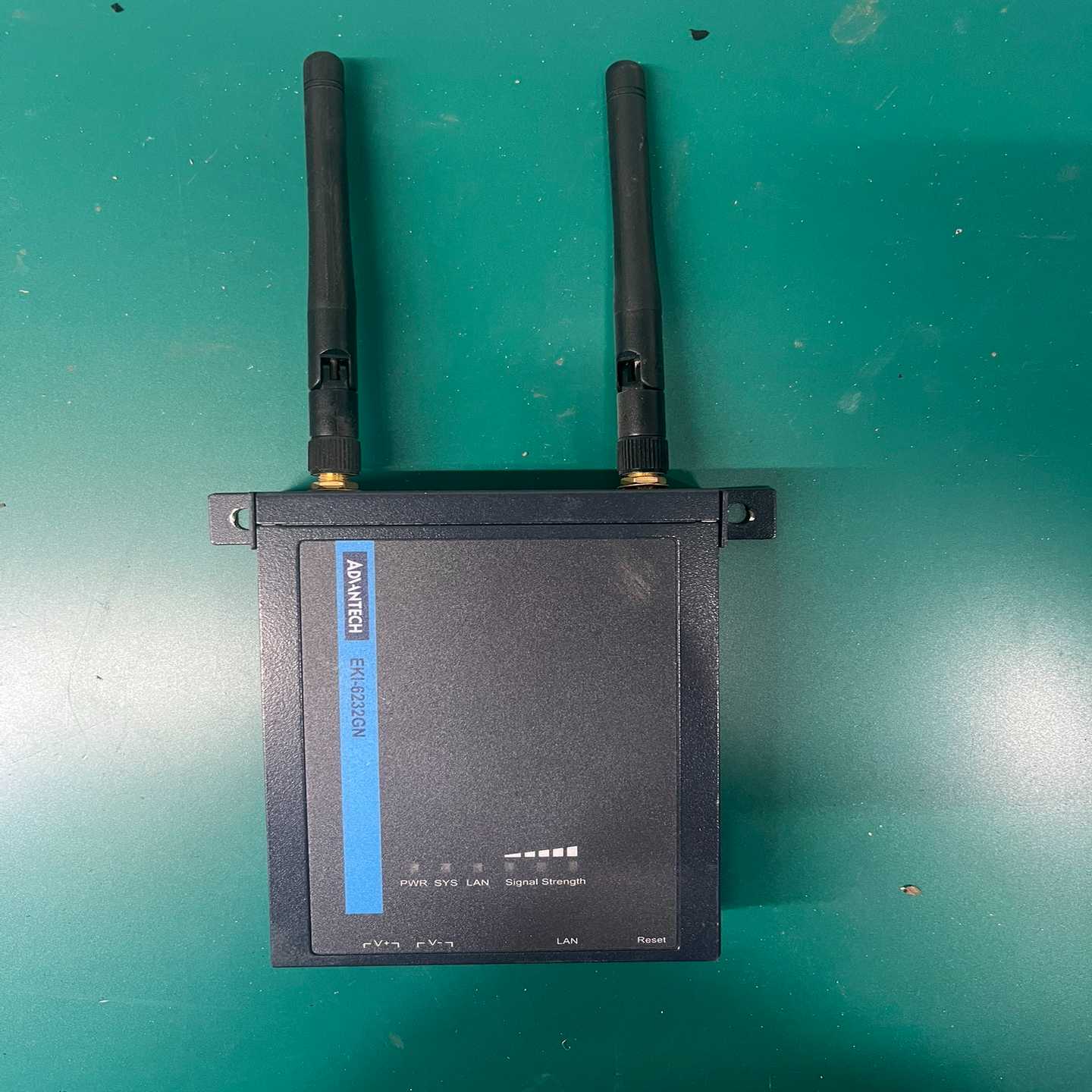 (询价)研华无线AP，EKI-6232GN  2.4G，图片实物