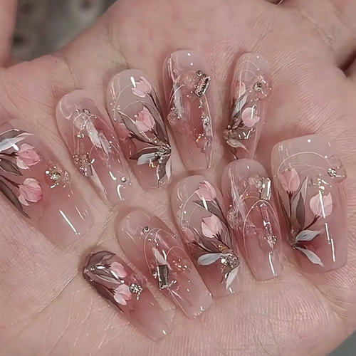 精雕细刻穿戴甲美甲2025年假指甲贴片花色迷人中长款钻饰高级感