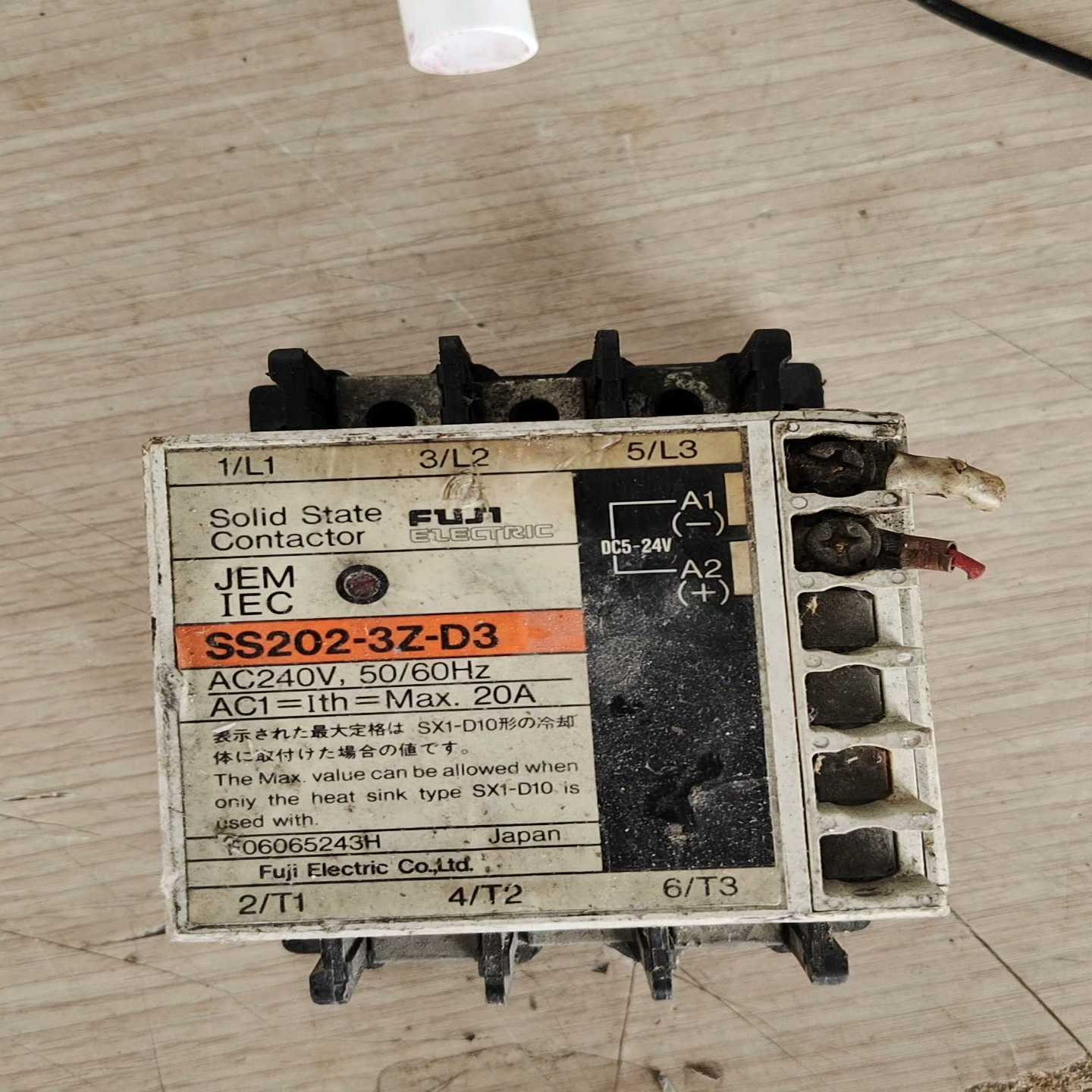 议价富士SS202E-3Z-D3单相固态继电器 实图 包好 10