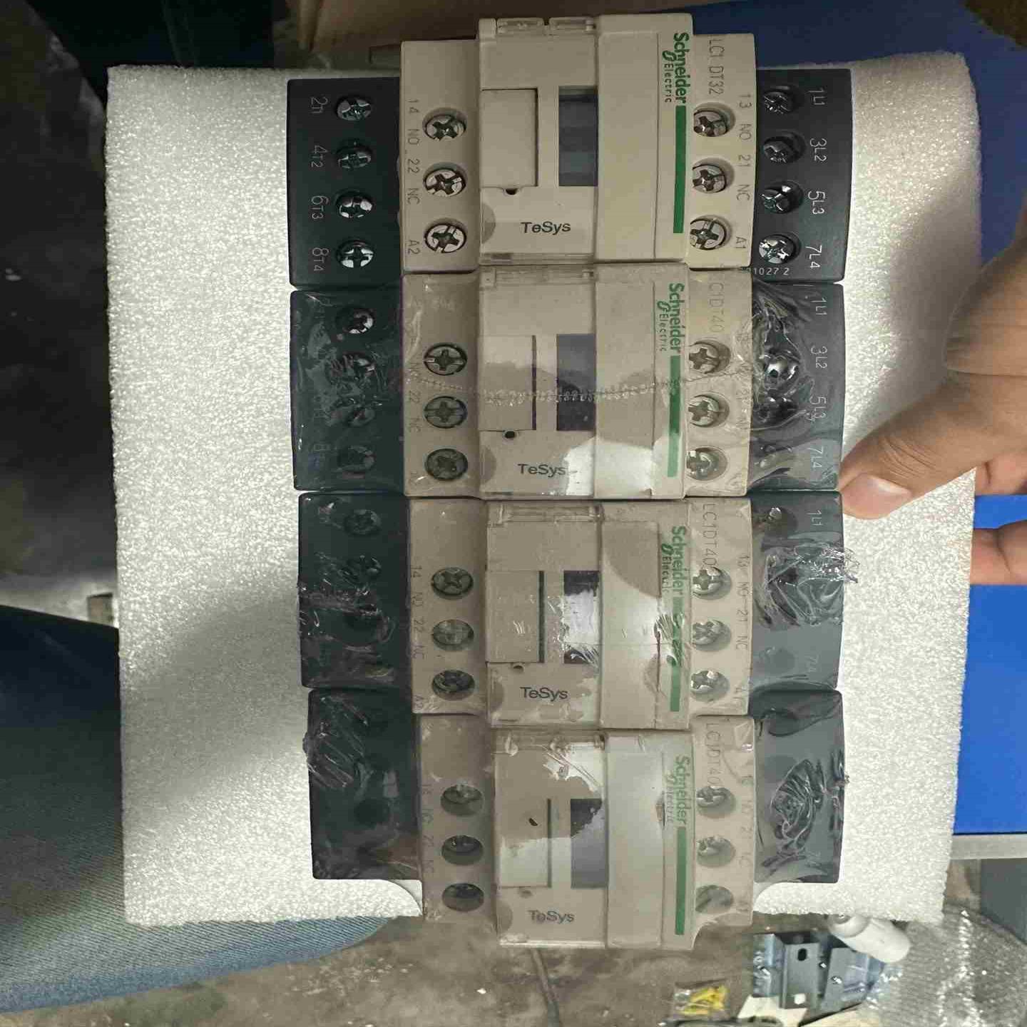 询价施耐德LC1D32DT/LC1D40DT接触器议价