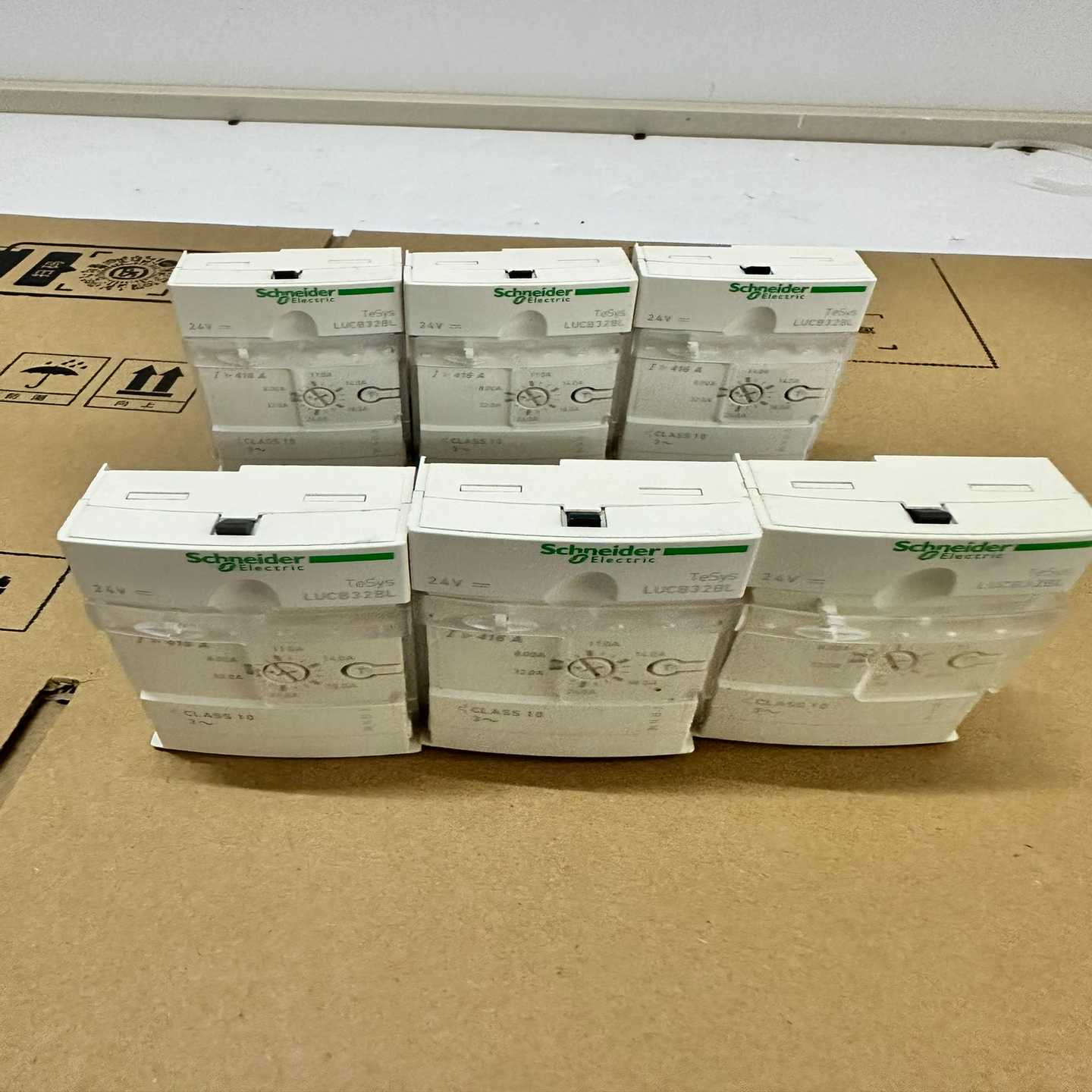 议价LUCB32BL施耐德控制单元货,公司换设备拆下来的，成色杠