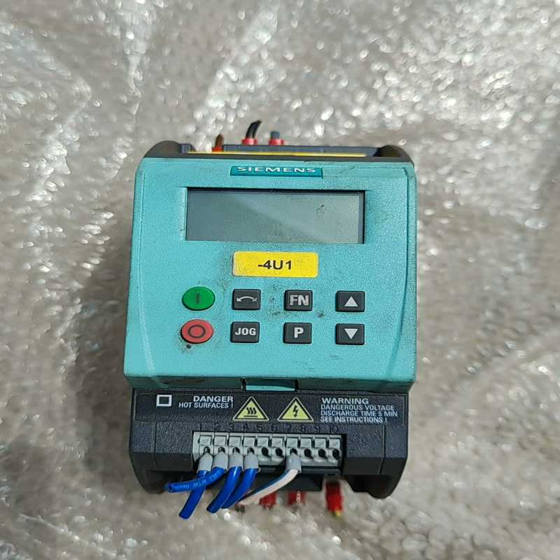 议~3211-0Ab17-5BA1一个,外壳裂了一处图三可