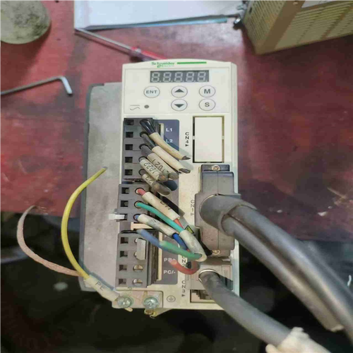 驱动器LXM23DU07M3X，750W，剪线~询价