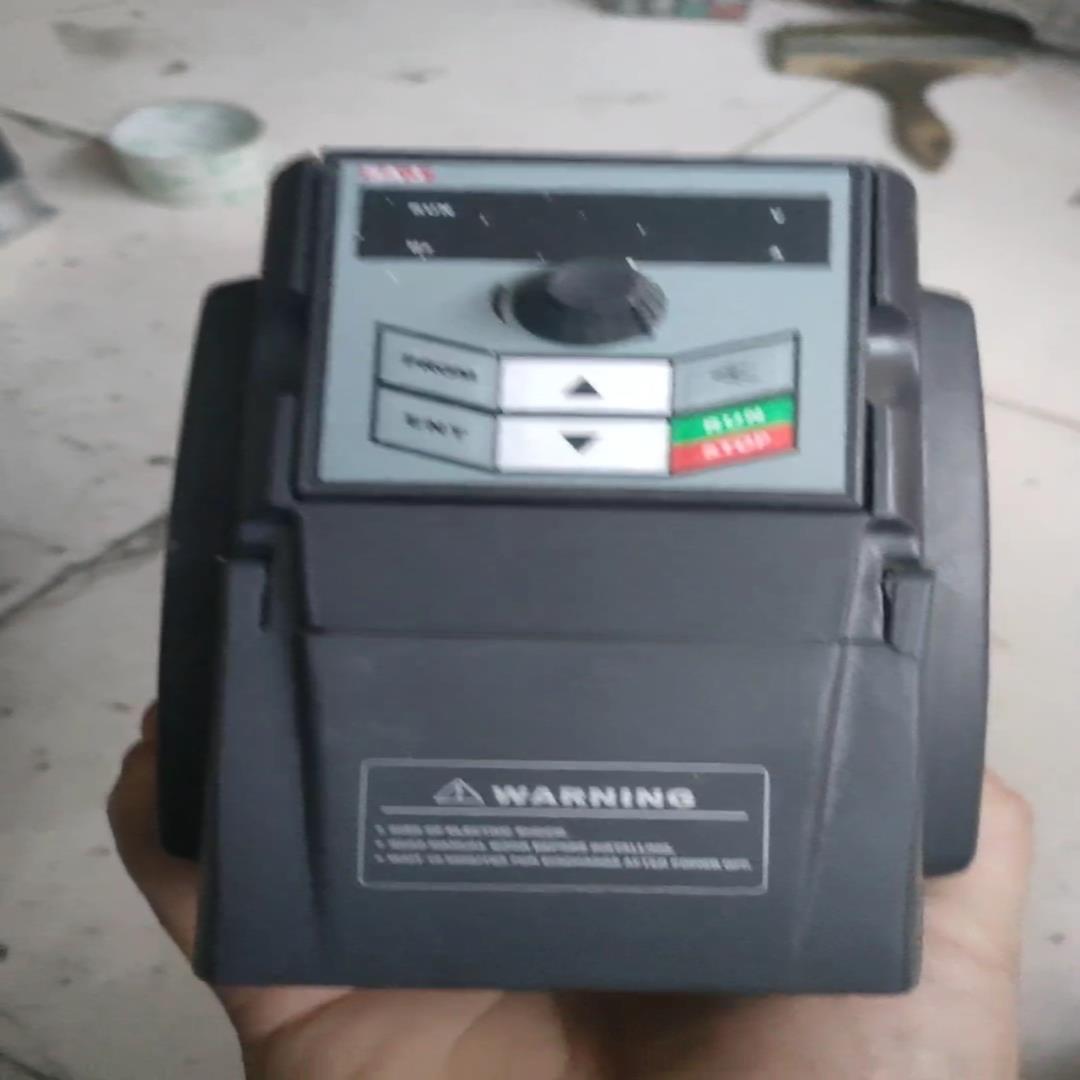 议~三晶ATV13-220V1.5KW变频器一台,成色可以,下端